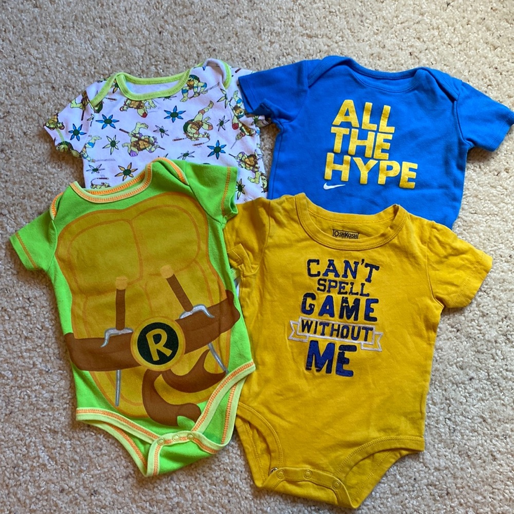 Nike, Ninja Turtle, & Osh Kosh Short sleeve onesie bodysuit bundle. 9 months.